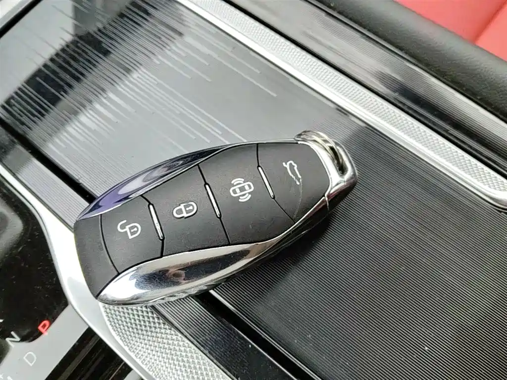 Hongqi H6 2025 Model 2.0T Fashion Edition фото 18