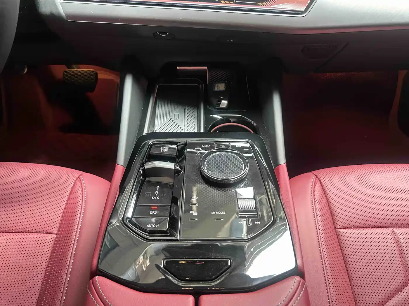 BMW 5 Series 2025 530Li Leading M Sport Package фото 10