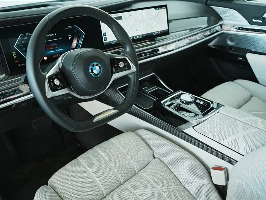 BMW I7