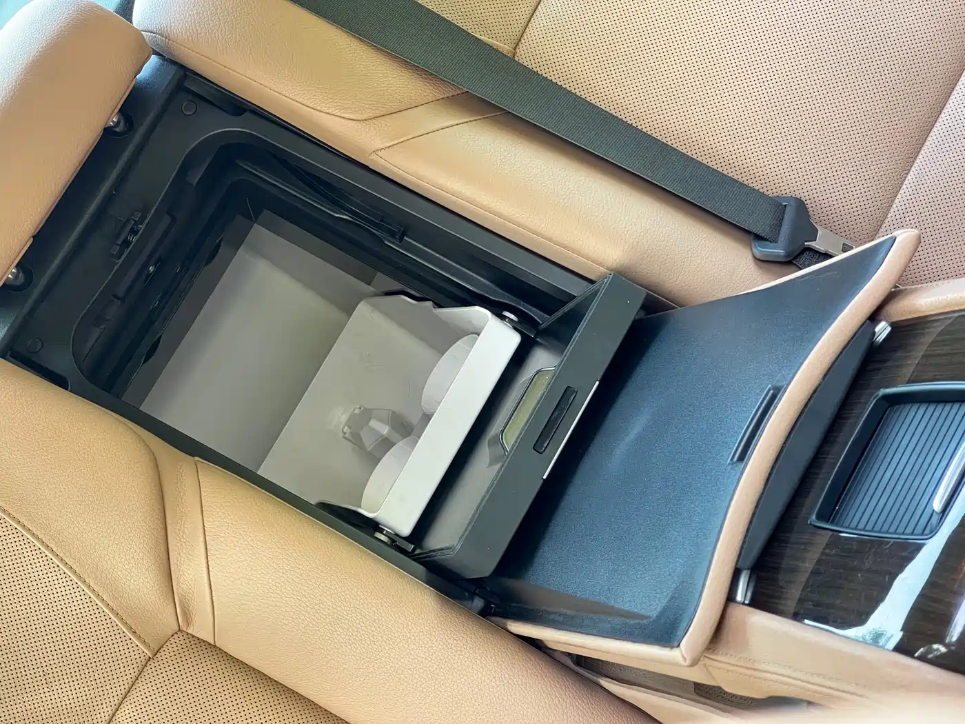 BMW 7 Series 2009 740Li Premium фото 19