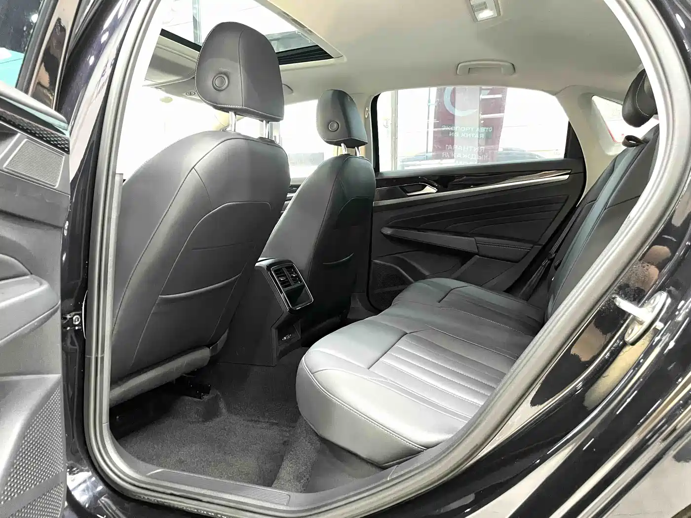 Volkswagen Passat 2023 280TSI Business Edition фото 10