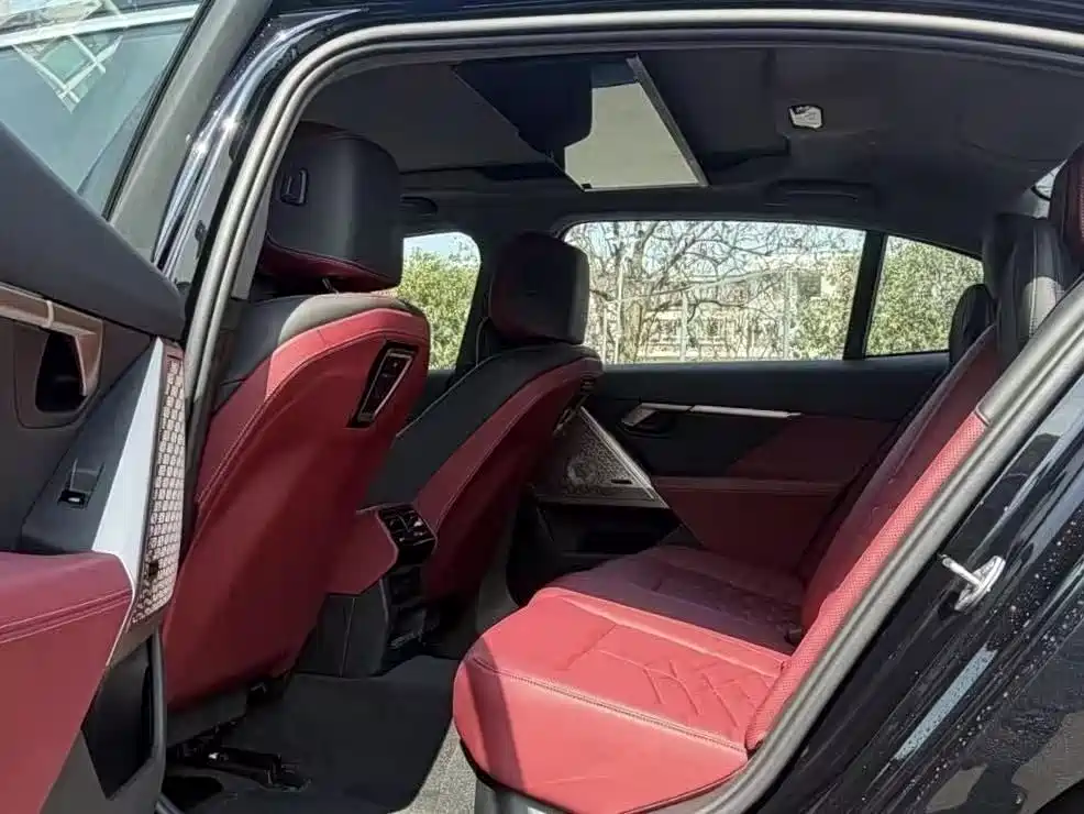 BMW 5 Series 2025 530Li Premium M Sport Package фото 4