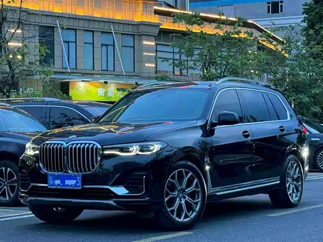 BMW X7 xDrive40i, Лидер, пакет Люкс