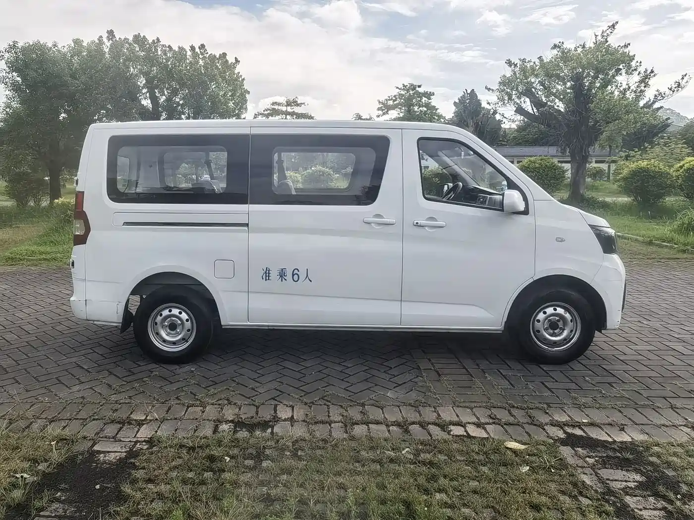 Changan Kaicheng Changan Ruixing EM60 2025 2025 Passenger Version Comfort 6-Seater 300km with Opposing Doors
