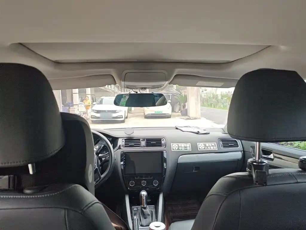 Volkswagen Sagitar 2017 230TSI Automatic Comfort фото 9