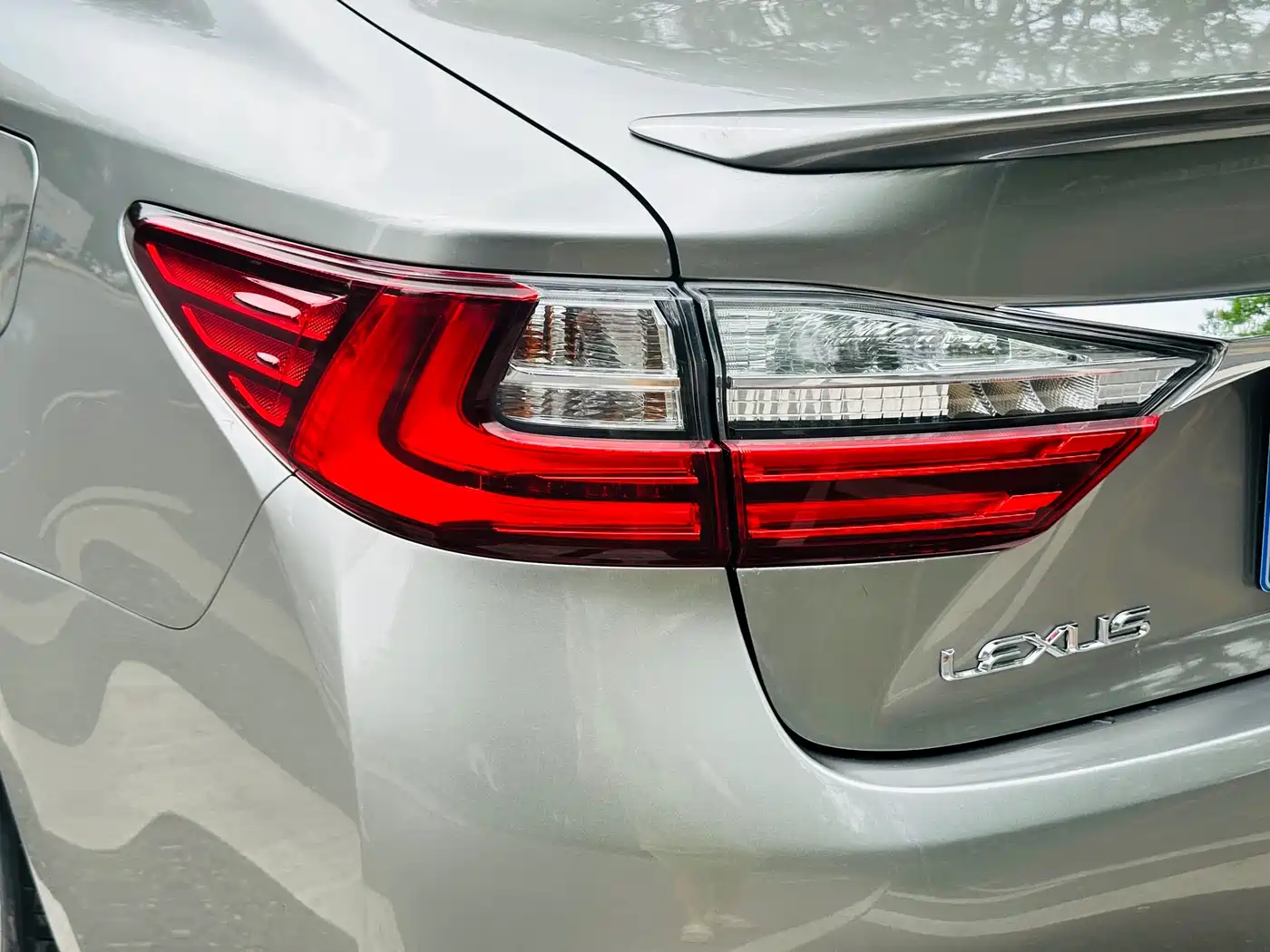 Lexus ES 2015 300h Comfort Edition фото 9