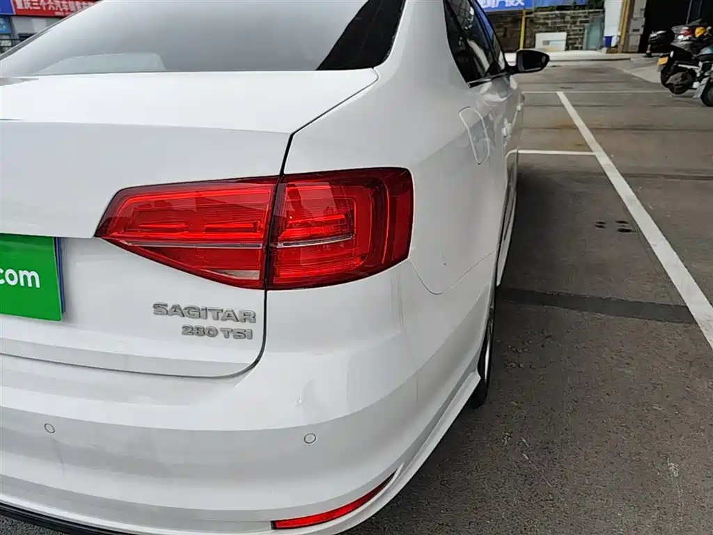 Volkswagen Sagitar 2018 280TSI DSG Spark Edition фото 8