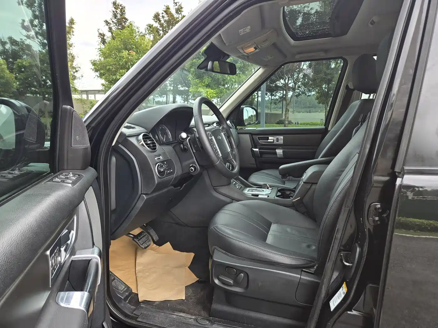 Land Rover Discovery 2015 3.0 SDV6 HSE Diesel фото 17