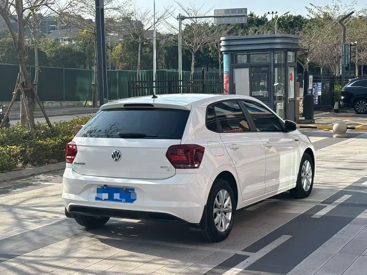 VOLKSWAGEN POLO
