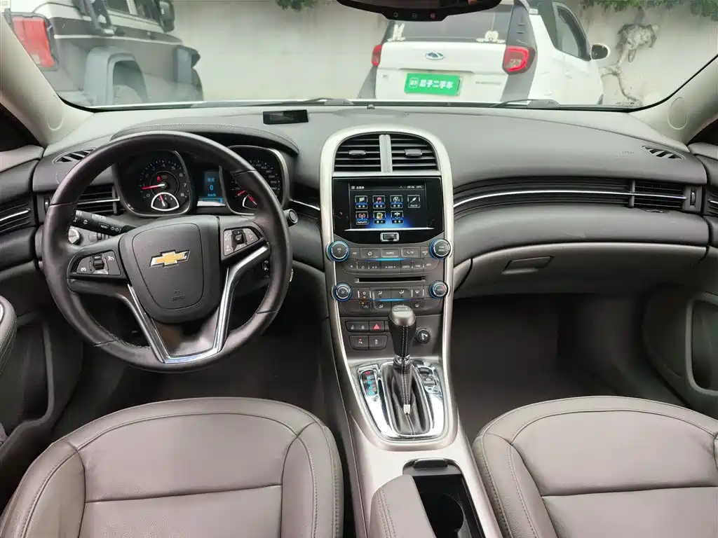 Chevrolet Malibu 2014 2.0L Automatic Luxury фото 10
