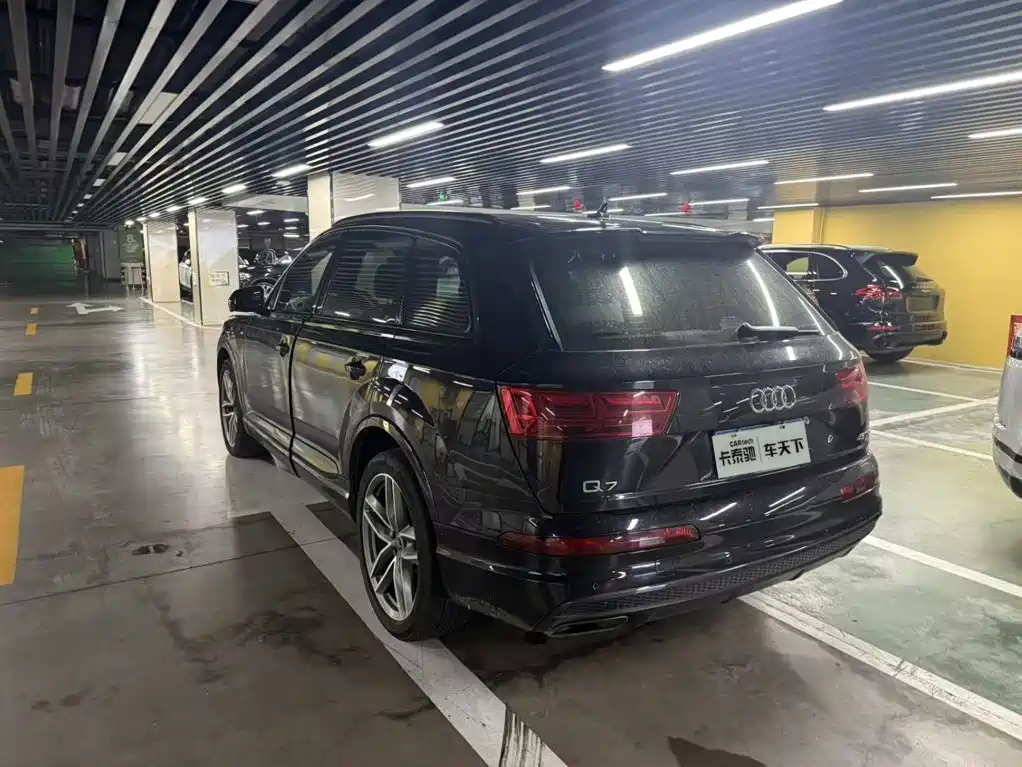 Фото 4 - Audi Q7