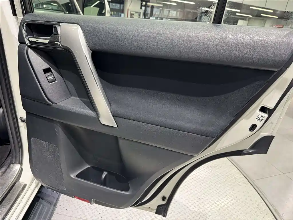 Toyota Prado 2015 2016 2.7L Auto Standard Edition