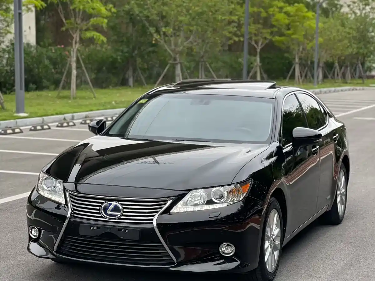 Lexus ES 2014 300h Comfort Edition фото 2