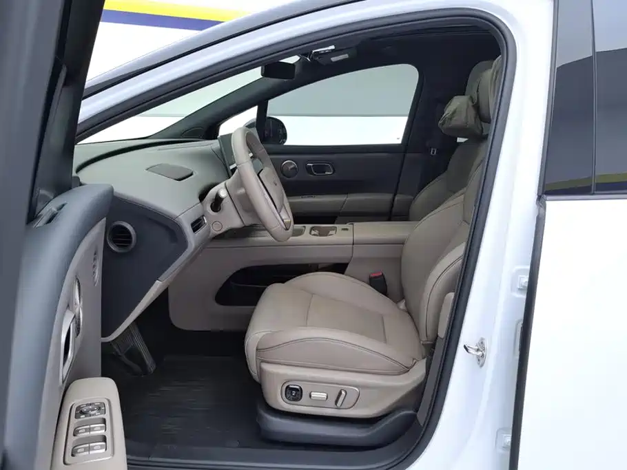 Li Auto i6 2026 2025 2WD Base Model