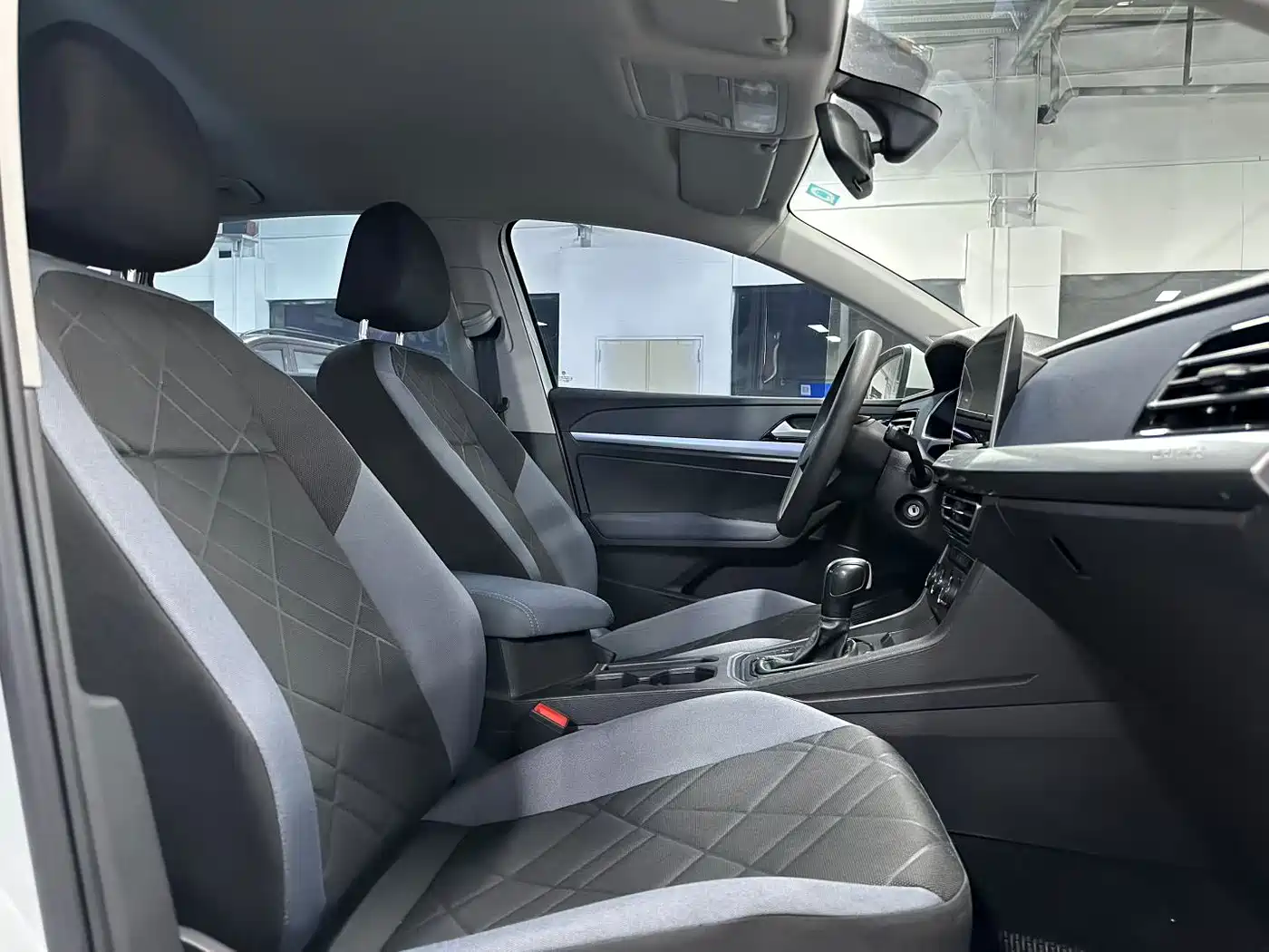 Volkswagen Lavida 2023 1.5L Auto Luxury Edition фото 3