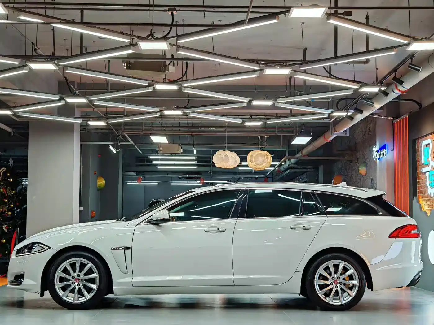 Jaguar XF 2015 2015 XF 2.0T Sportbrake Luxury Edition