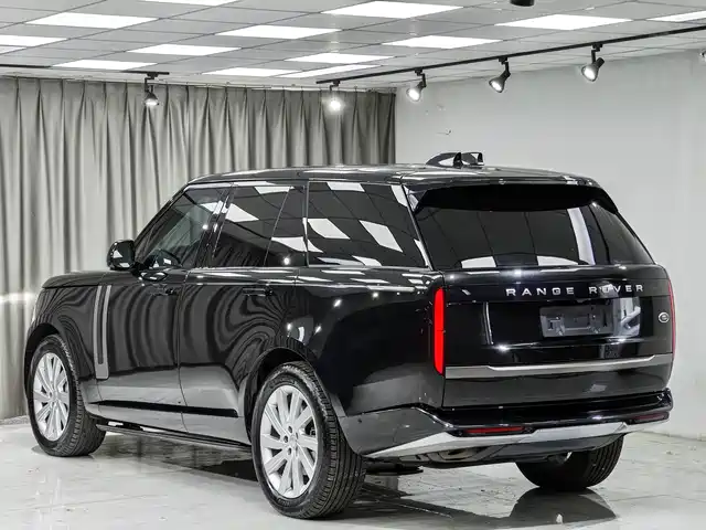 Land Rover Range Rover 2023 3.0 L6 360PS Golden Age Edition — фото 4