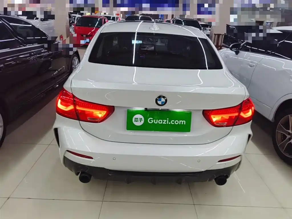 BMW 1 Series 2022 120i M Sport Shadow Edition фото 6