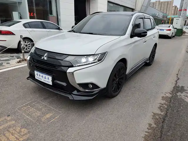 Mitsubishi Outlander 2.4L, полный привод, Refined Enjoy, 5 мест