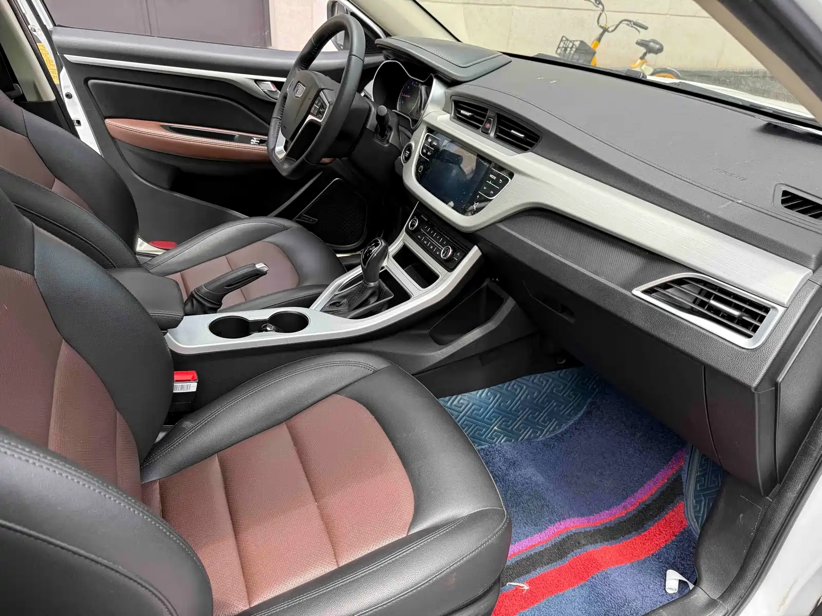 Фото 4 - Geely Vision