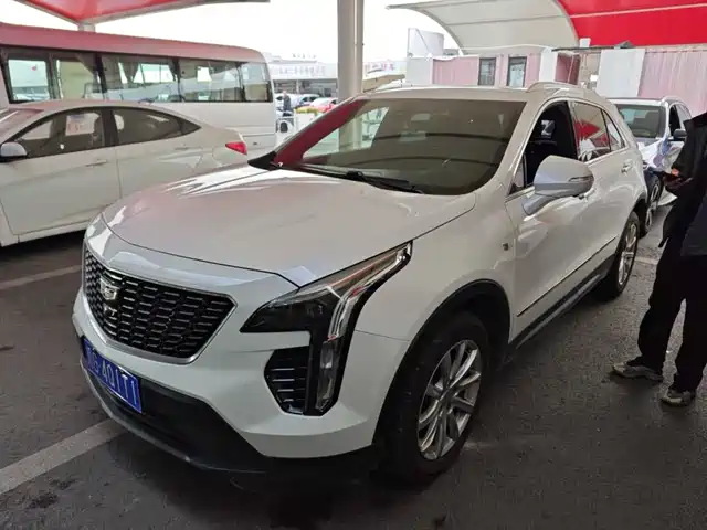 CADILLAC XT4