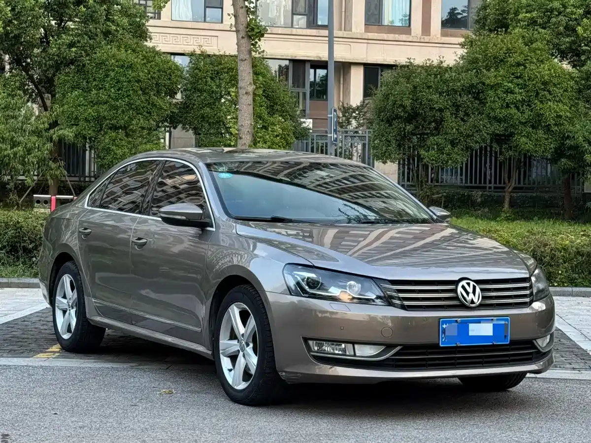 Volkswagen Passat 2012 2011 1.8TSI DSG Royal Edition