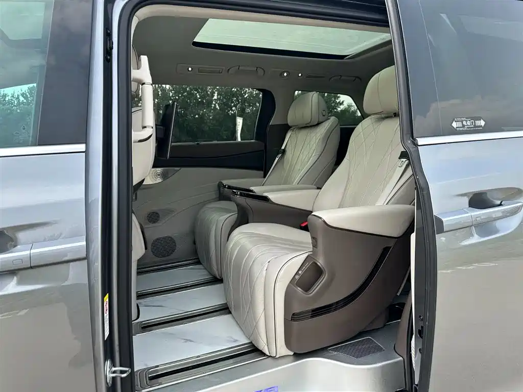 Denza D9 2022 DM-i 970 All-Wheel Drive Honor Edition фото 10