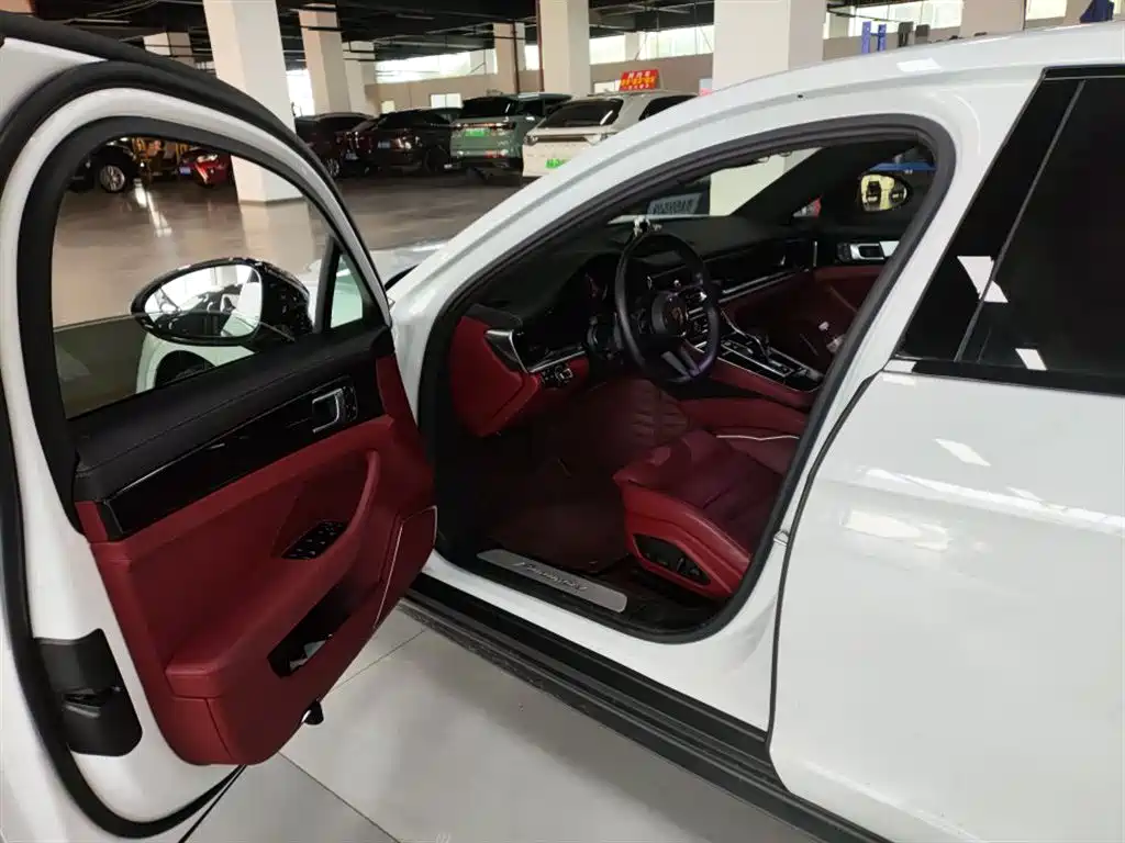 PORSCHE PANAMERA