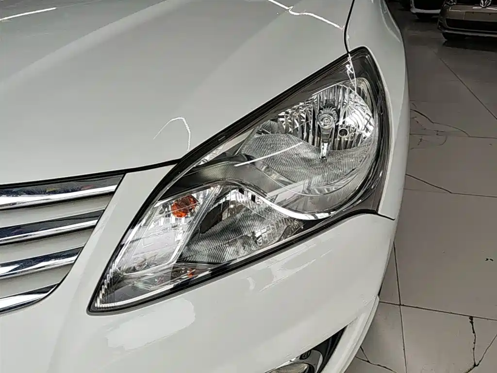 Hyundai Elantra 2011 1.6L Manual Luxury фото 24
