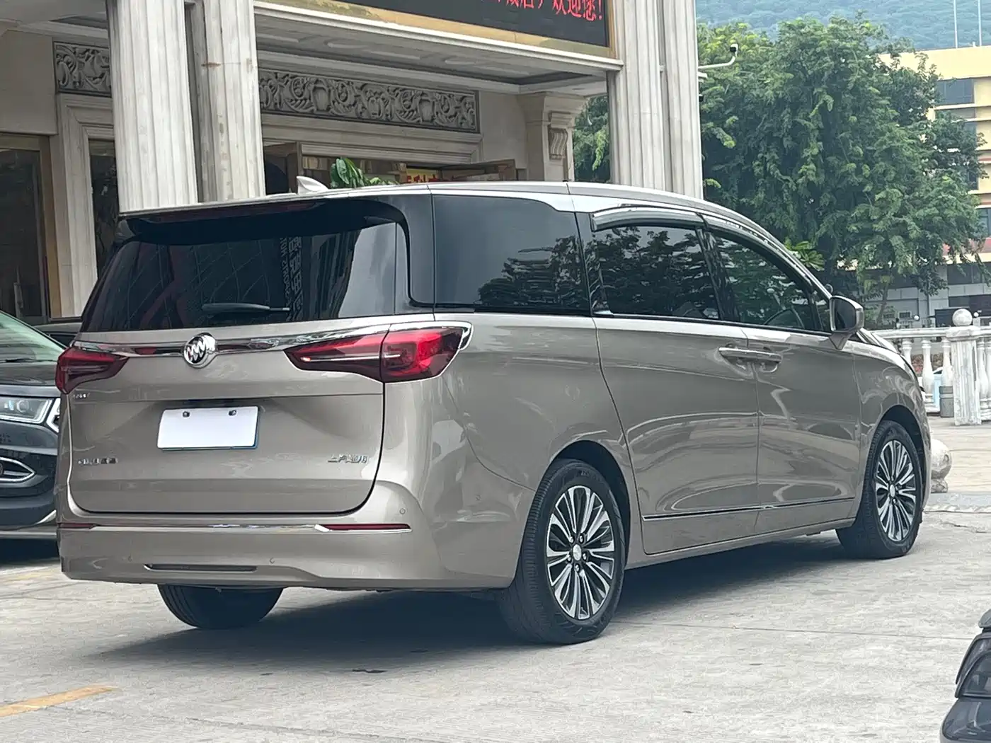 Buick GL8 2022 ES Landmark 653T Flagship фото 4
