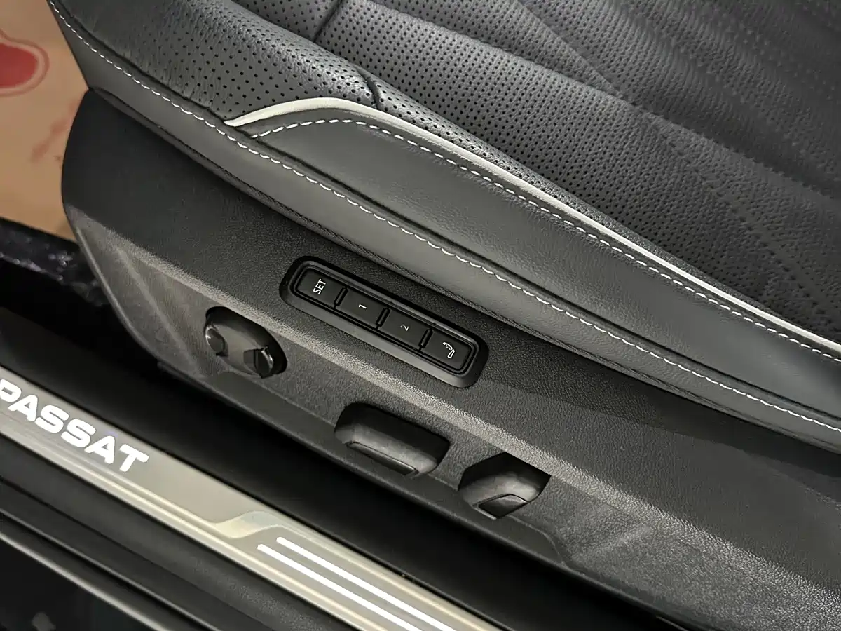 Volkswagen Passat 2022 330TSI Starry Sky Premium Edition фото 11