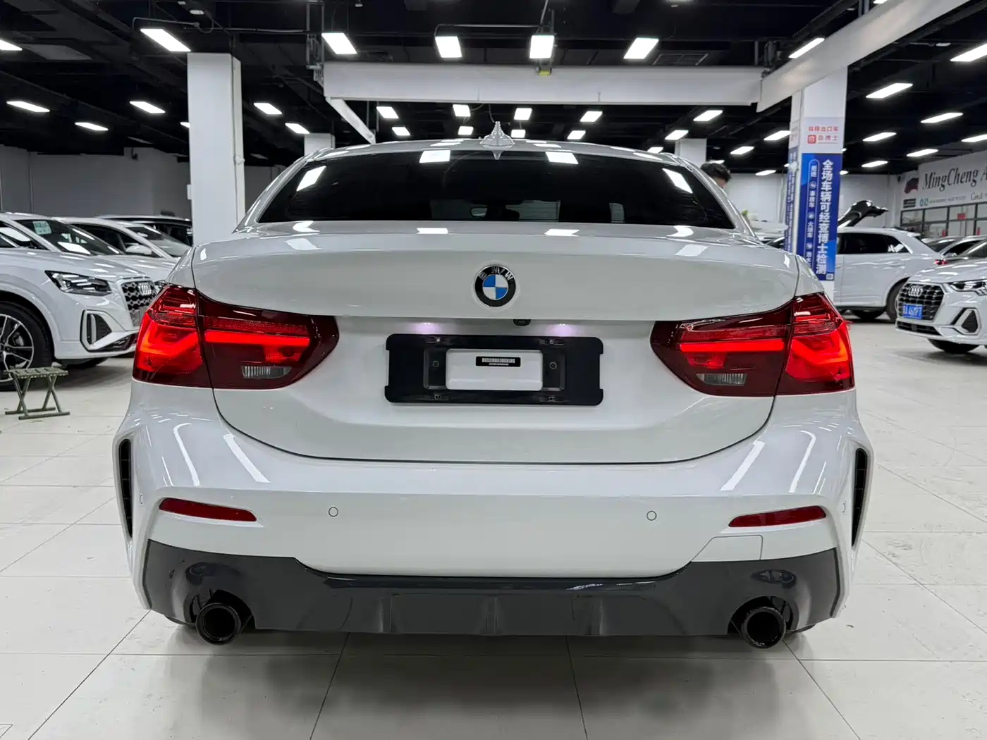 BMW 1 Series 2023 120i M Sport Shadow Edition фото 6