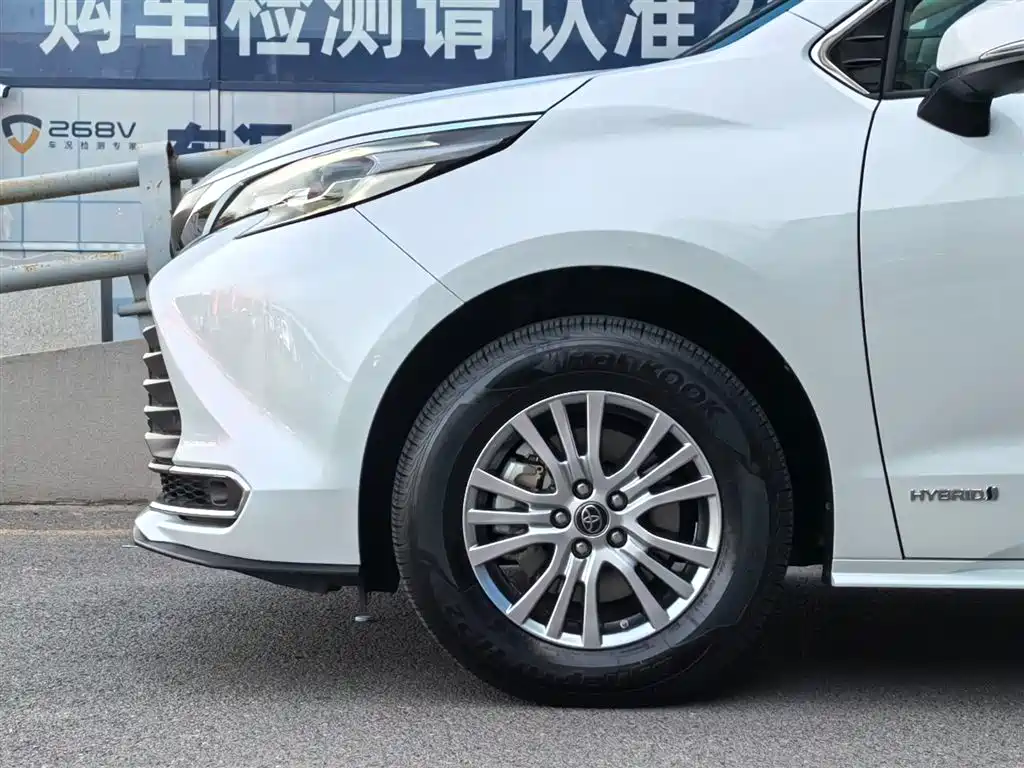 Toyota Sienna 2021 2.5L Hybrid Comfort Edition фото 6