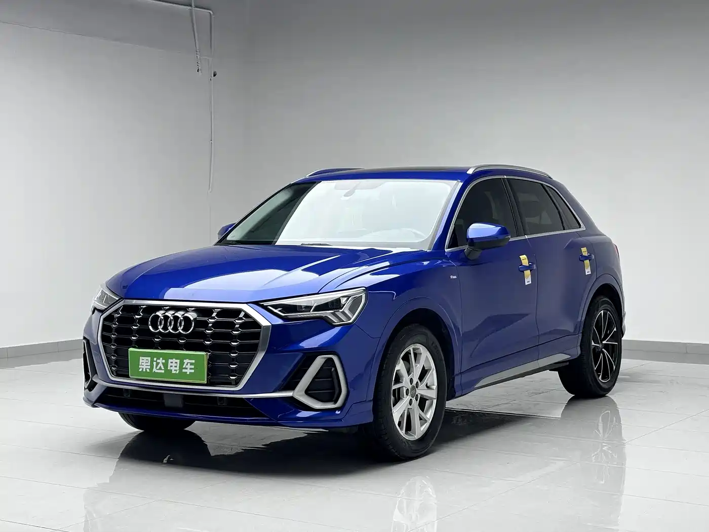 Photo 1 - Audi Q3