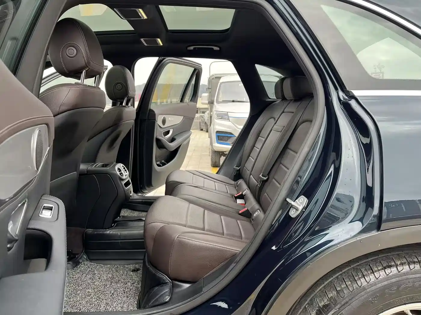 Mercedes-Benz GLC 2020 Facelift GLC 260 L 4MATIC Dynamic фото 16