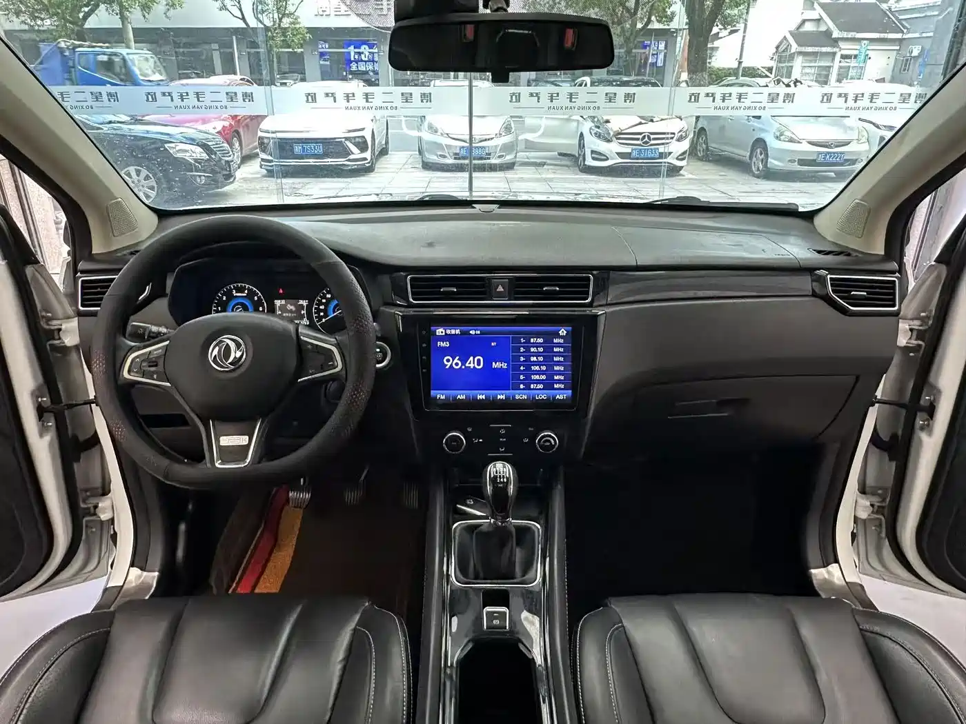 Dongfeng Fengguang Fengguang 580 2016 2016 Model 1.5T Manual Luxury Version