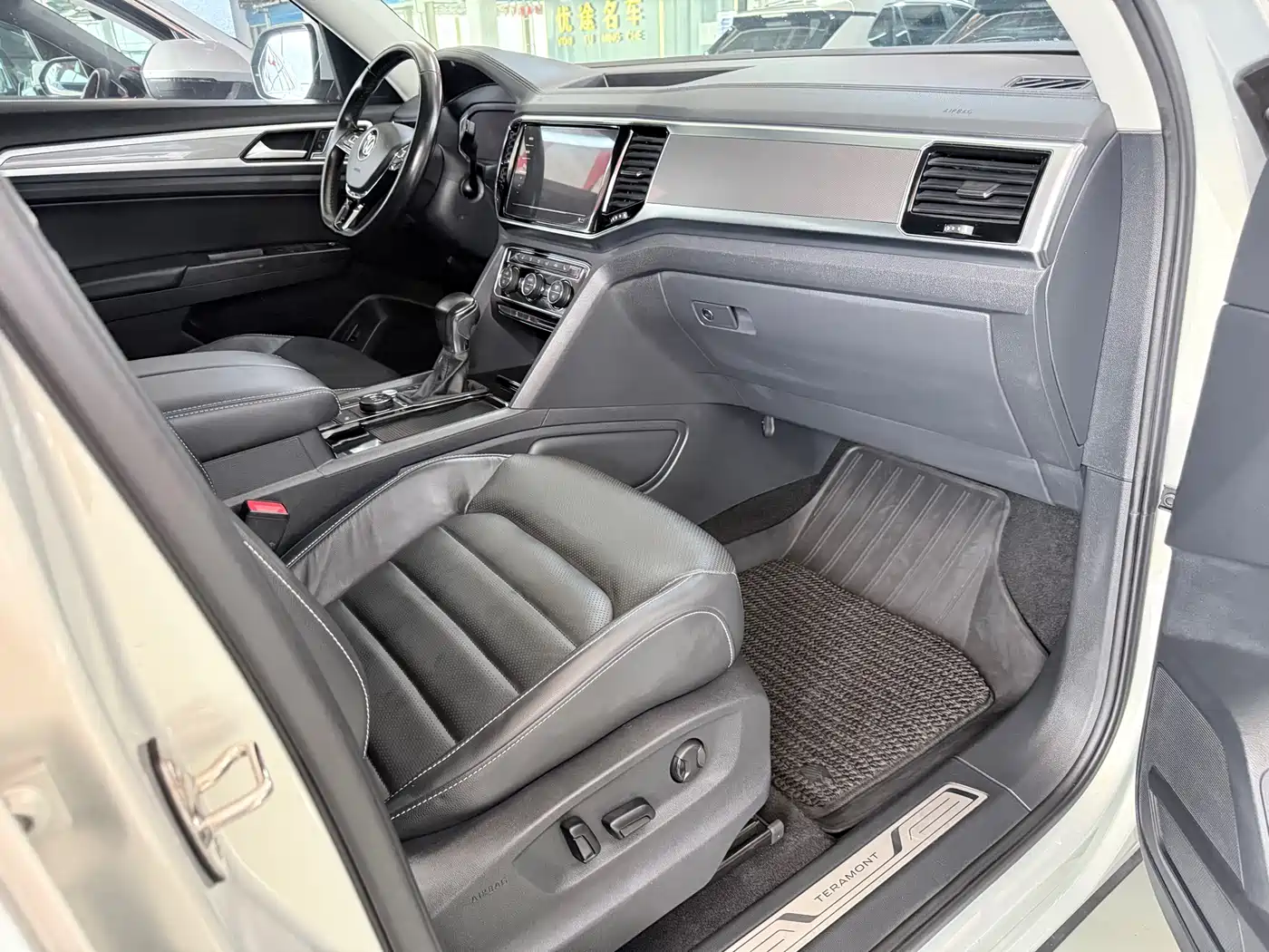 Volkswagen Teramont 2020 380TSI 4WD Luxury Edition China VI фото 20