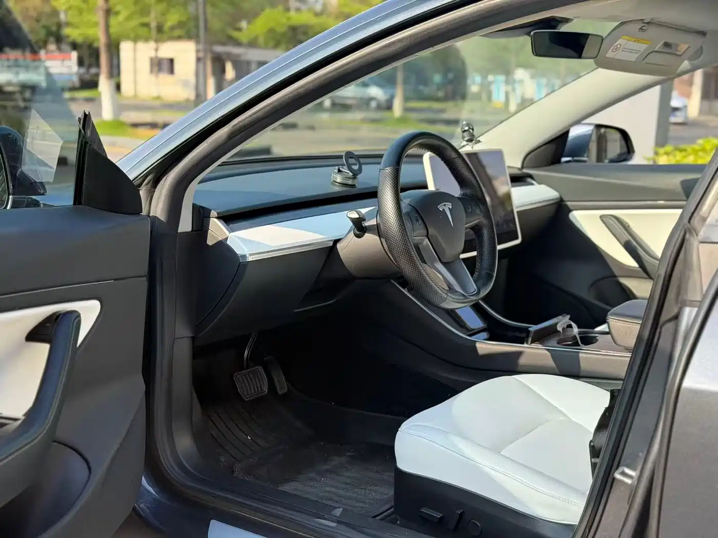 TESLA MODEL 3 (IMPORTED)