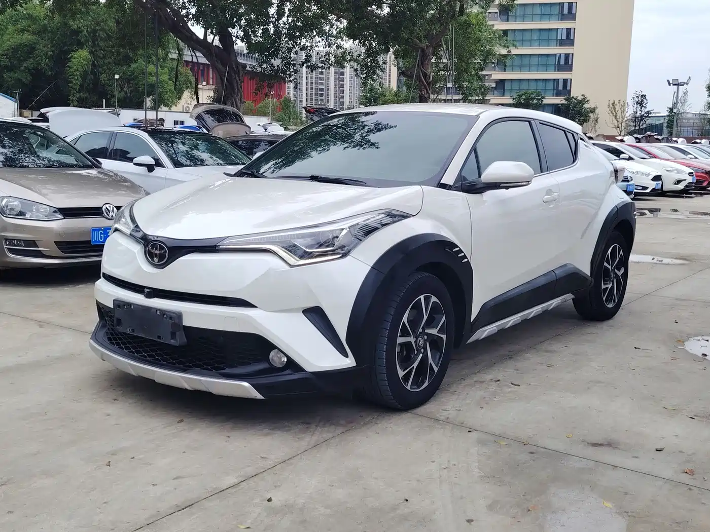 Фото 1 - Toyota C-HR