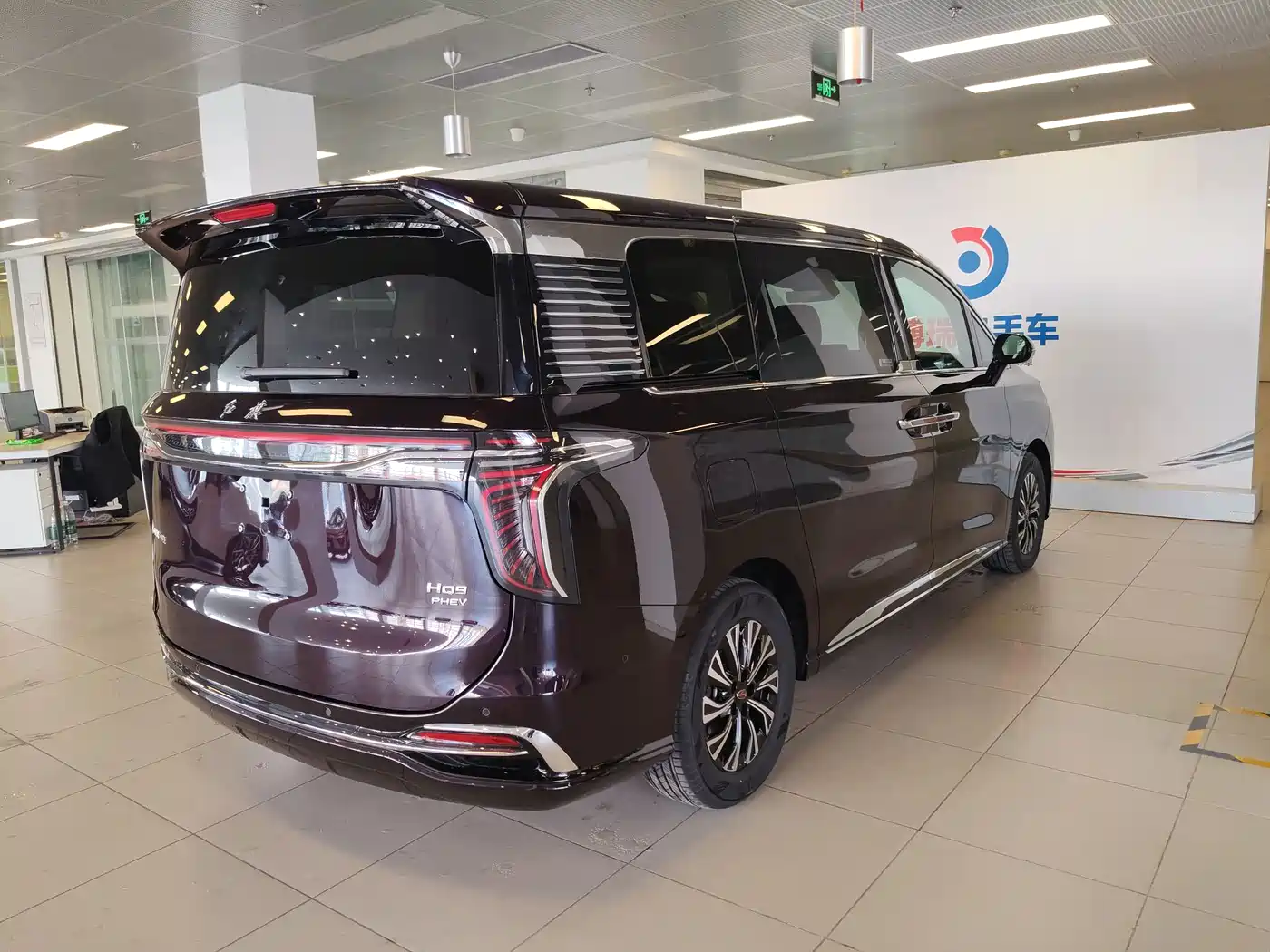 Hongqi HQ9 PHEV 2024 Model 2.0T AWD Luxury Edition фото 32