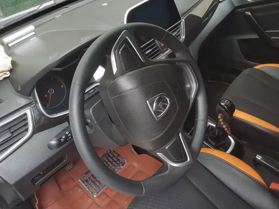 Baojun 310 2016 2016 1.2L Manual Fashion Model