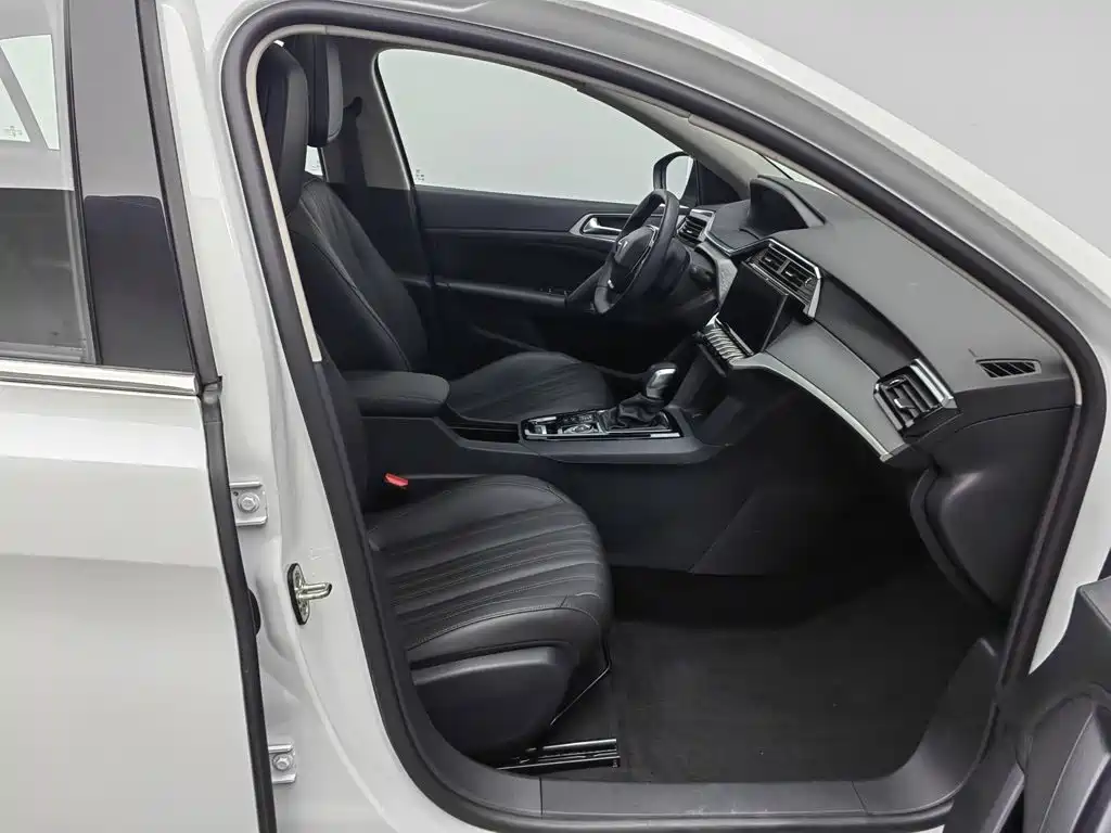 Peugeot 408 2024 2022 1.6T Light Chaser Edition