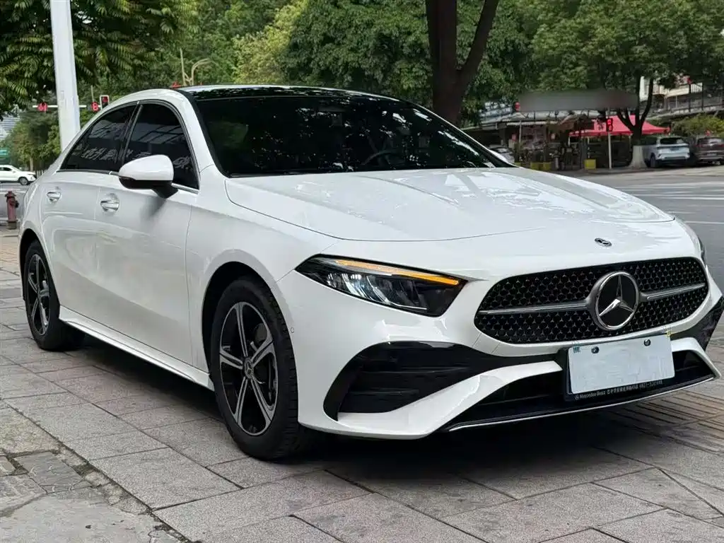 Mercedes-Benz A-Class 2023 A 200 L Fashion фото 4