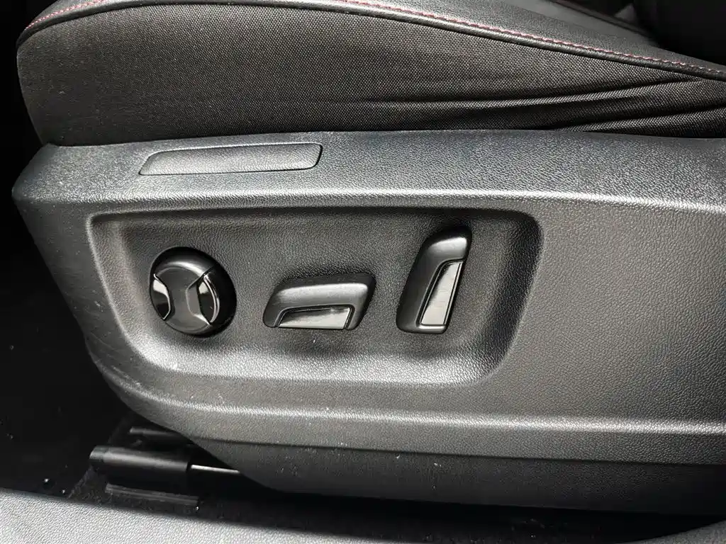 Škoda Karoq 2024 TSI280 Premium Edition фото 18