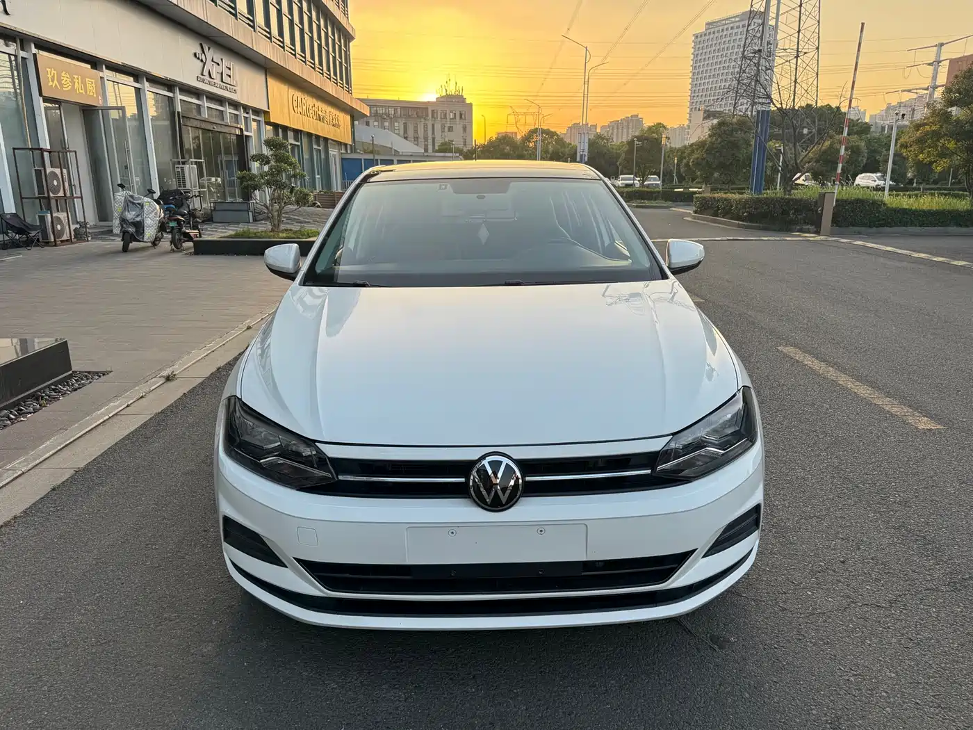 VOLKSWAGEN POLO
