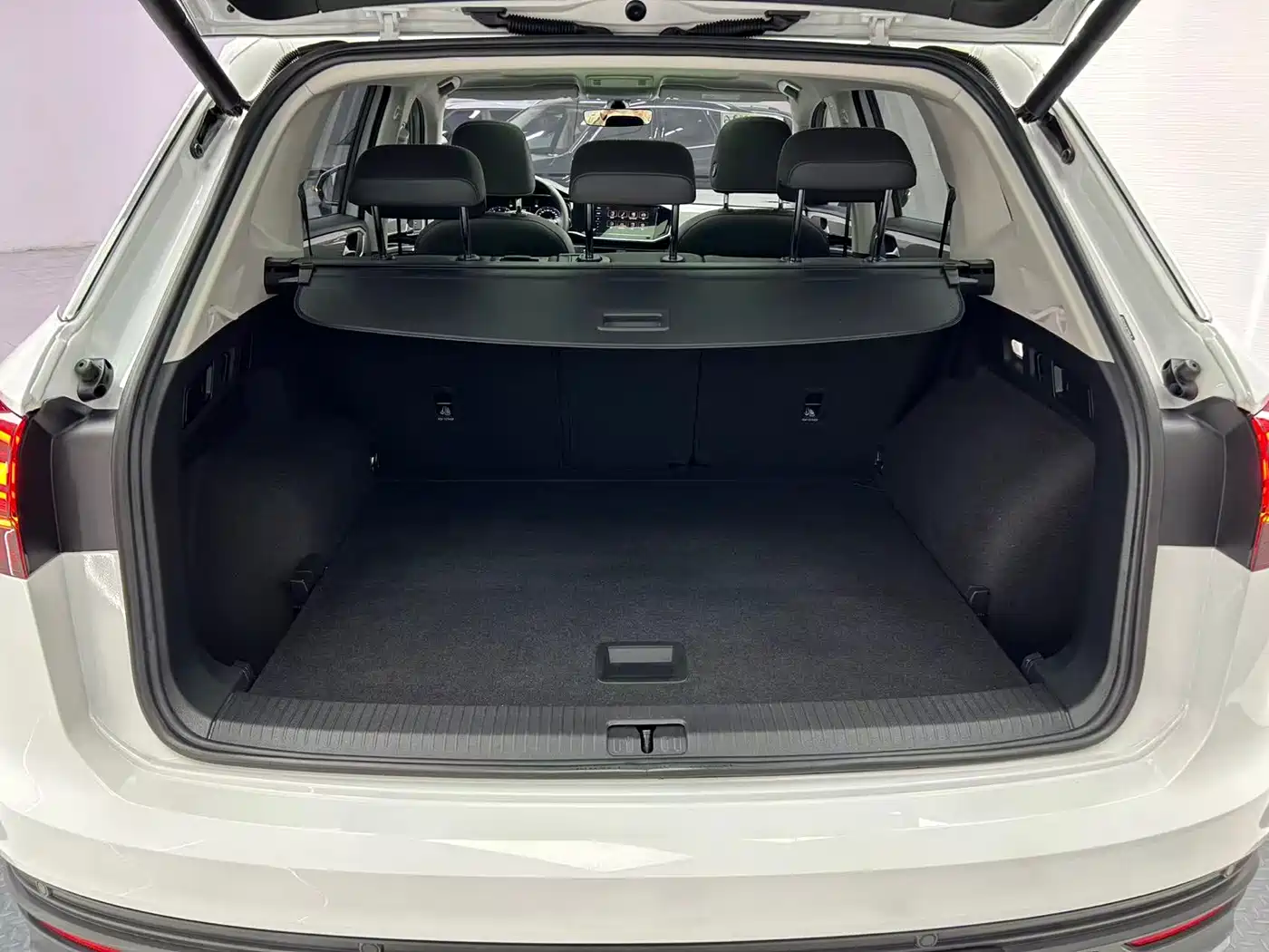 Volkswagen Tayron 2022 280TSI 2WD Luxury Smart Connect Edition фото 19