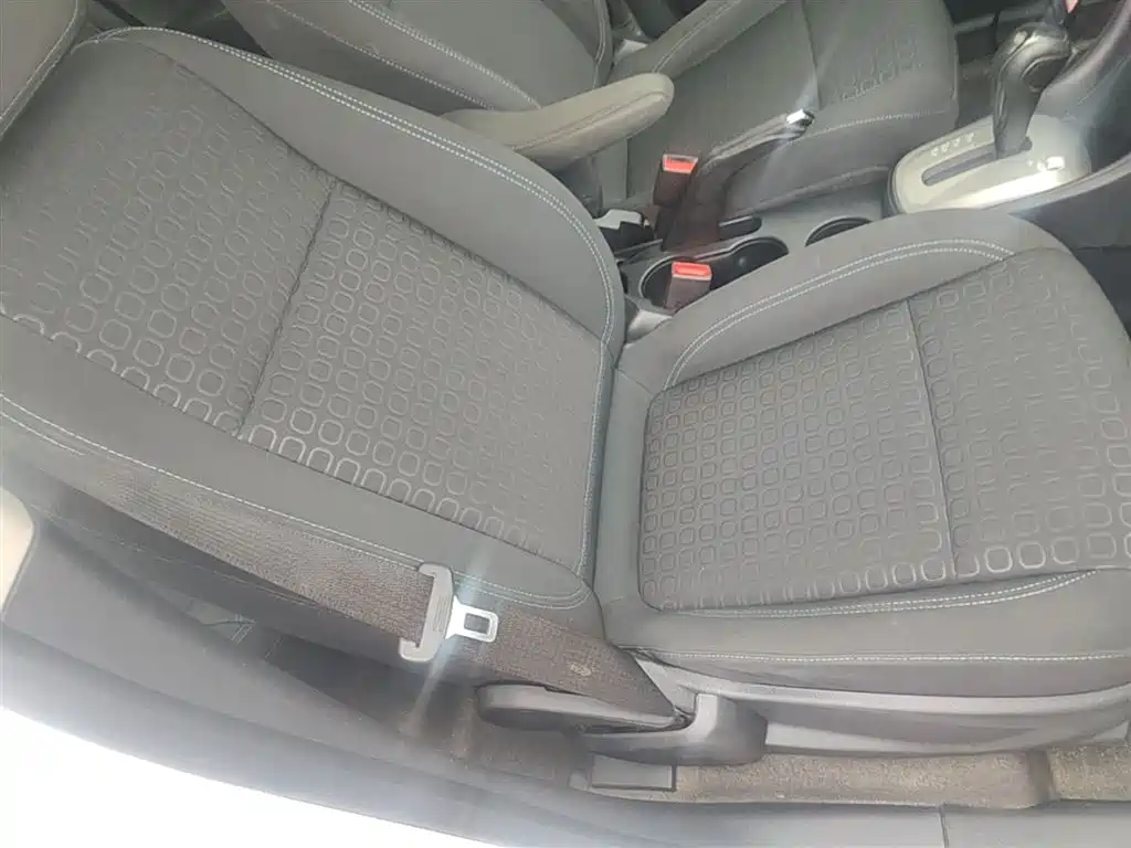 Chevrolet Trax 2016 1.4T Automatic 2WD Comfort Sunroof Edition фото 25