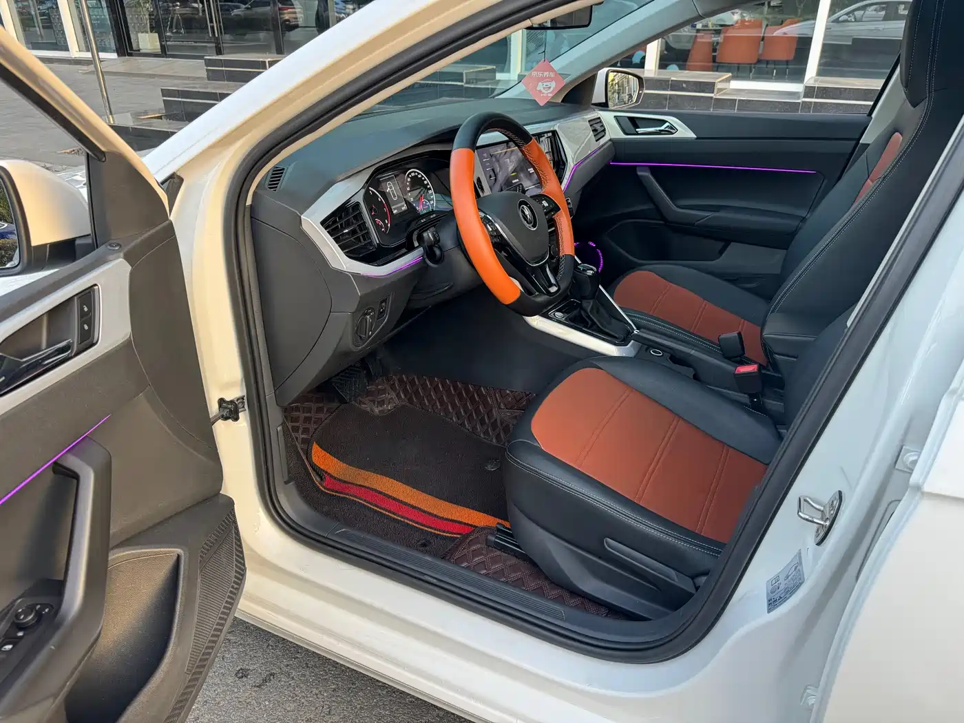 VOLKSWAGEN POLO