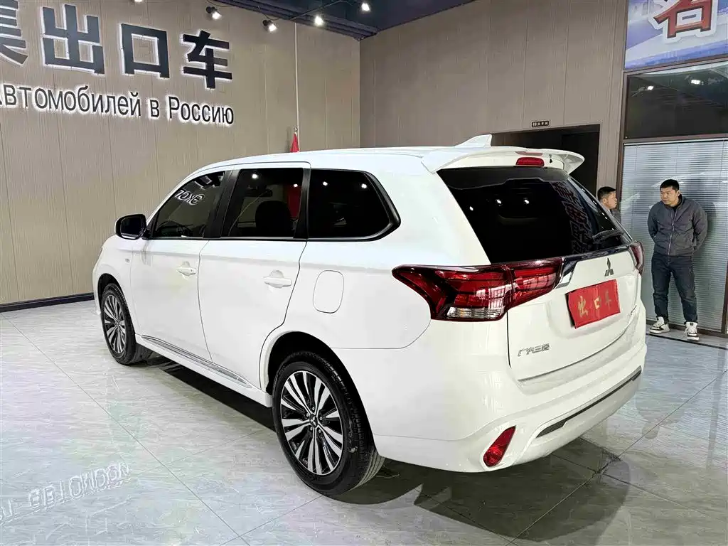 MITSUBISHI OUTLANDER