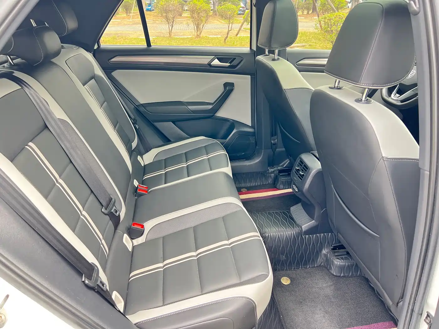 Volkswagen T-ROC 2023 300TSI DSG 2WD Dawn Edition фото 19